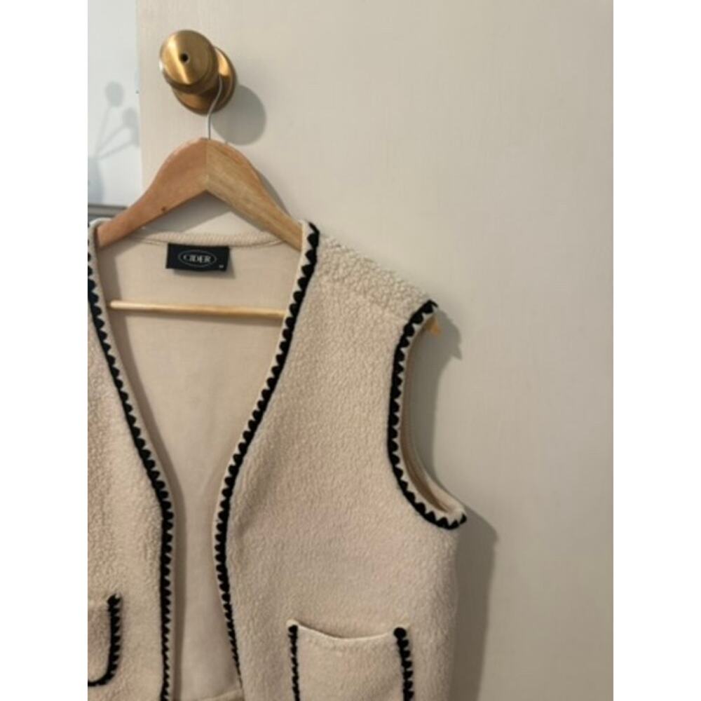 Cream Sherpa Vest Contrast Trim Cozy Layering Fall Minimalist Aesthetic‎ ✨